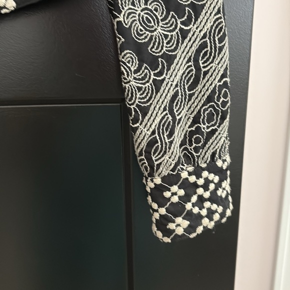 Carlisle Vintage Black & White Patterned Lined Blazer w/ Button Loops. Size 6 - Picture 4 of 12